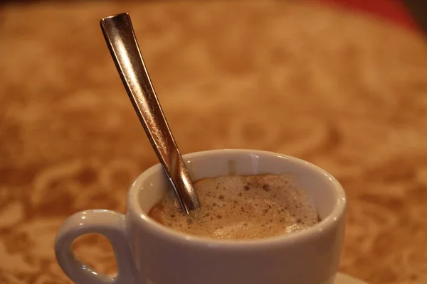 Tasse Kaffee Auf Schwarzem Hintergrund — Stockfoto