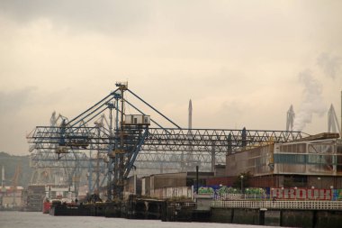 Bilbao nehrinde liman