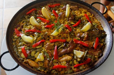 Tavada İspanyol paella 'sı