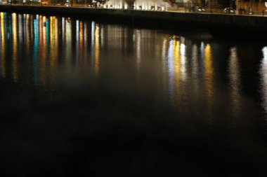 Geceleri Bilbao 'nun Estuary' si