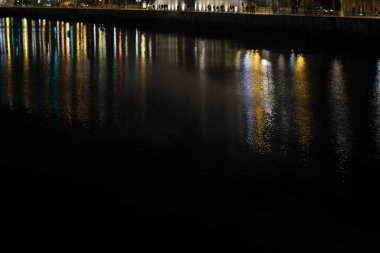 Geceleri Bilbao 'nun Estuary' si