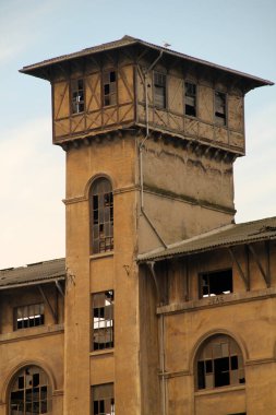 Bilbao 'nun banliyölerindeki terk edilmiş fabrika.