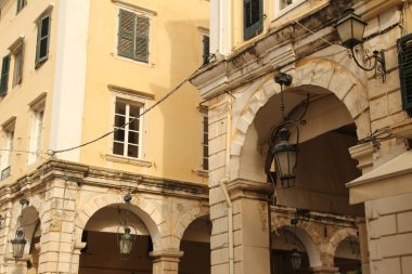 Eski Korfu kasabasının mimarisi.