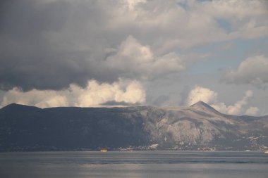 Sahil, Korfu adasıdır.
