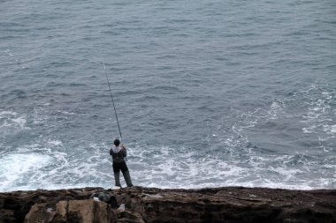 Kayalıklarda balık tutmak