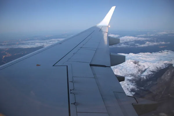 Ala Avión Durante Vuelo —  Fotos de Stock