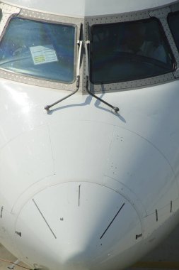 Bir uçağın yakın çekimi