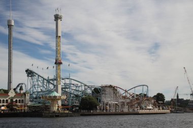 Eğlence parkında hız treni