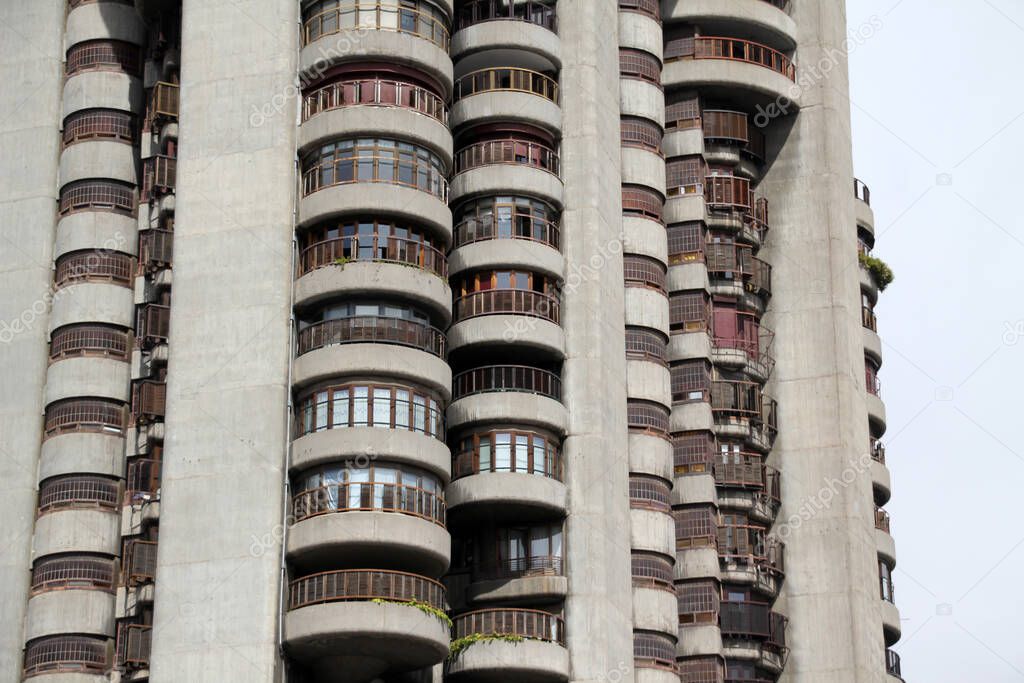 Concrete residential building in Madrid