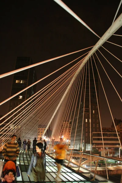 ビルバオ河口にかかる橋の眺め — ストック写真