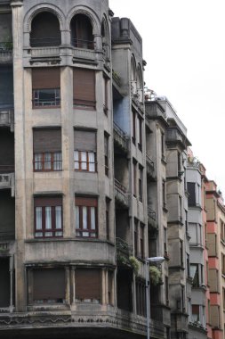 İspanya, San Sebastian şehir merkezinin mimarisi.