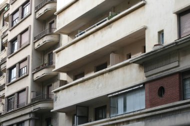 İspanya, San Sebastian şehir merkezinin mimarisi.