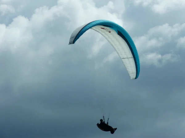 Paragliding Letním Dni — Stock fotografie