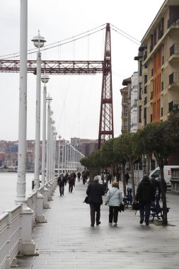 Bilbao nehri üzerindeki köprü.