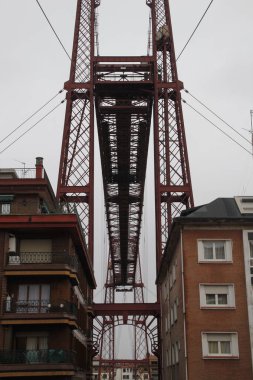 Bilbao nehri üzerindeki köprü.