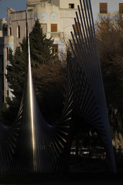公园里的铁雕塑 — 图库照片