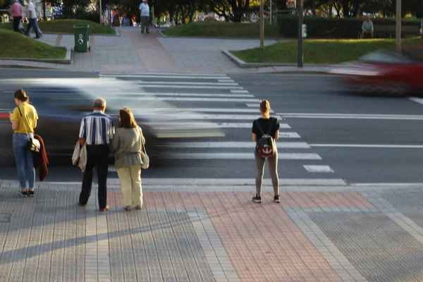 Gente Caminando Por Calle — Foto de Stock