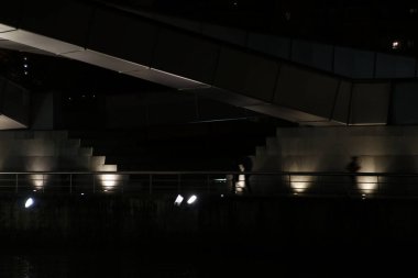 Bilbao nehri üzerindeki köprü.