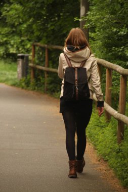 Sokaktaki genç kızlar