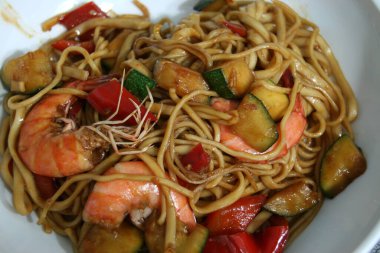 Taze deniz mahsullü makarna.