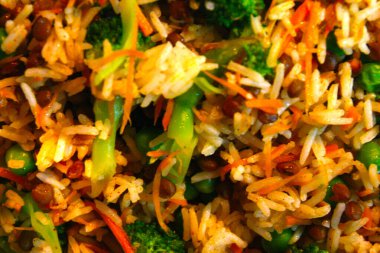 Kızarmış pirinci yakın.