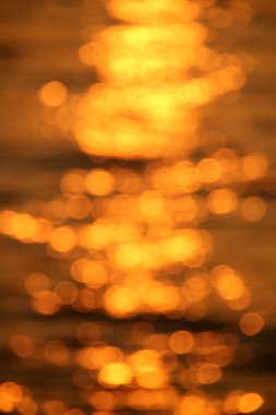 Kıyıda altın saat