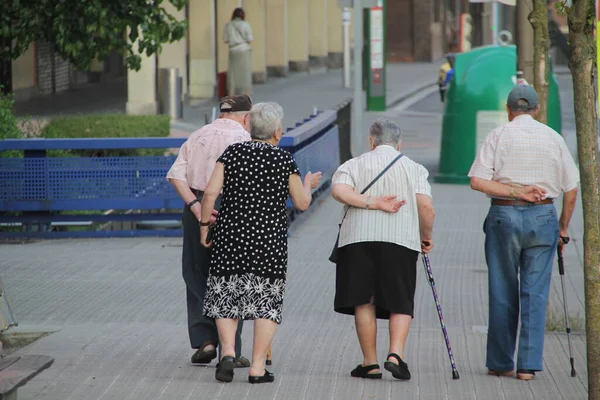 Старение Людей Улице — стоковое фото