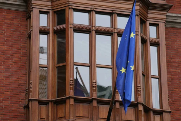 Flaga Unii Europejskiej Fasadzie Budynku — Zdjęcie stockowe