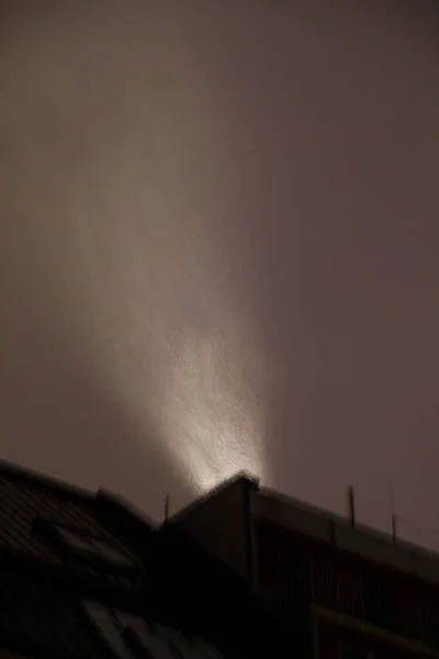 Spotlight Een Regenachtige Nacht — Stockfoto