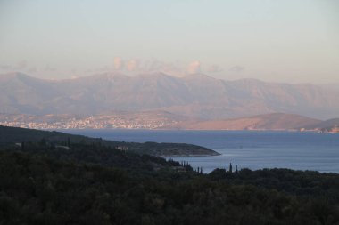 Bir yaz günü kıyıda
