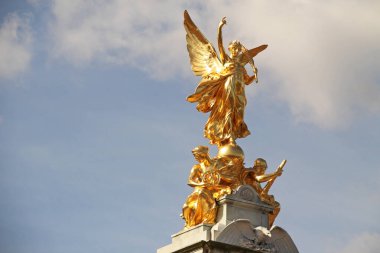 Buckingham Sarayı, Londra 'da heykel