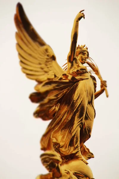 Statua Oro Buckingham Palace Londra — Foto Stock