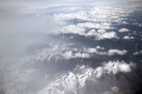 Летающие Над Облаками — стоковое фото