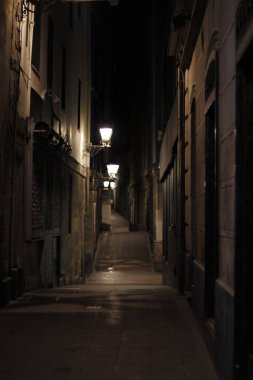 Bilbao şehir merkezinin gece manzarası