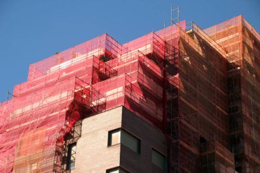 Bir binanın iskelesi.