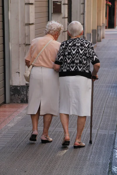Envejecimiento Gente Caminando Parque — Foto de Stock