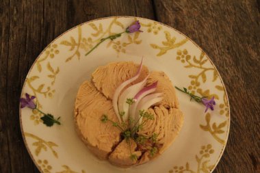 Tabakta ton balığı