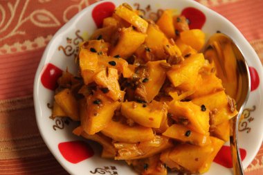 Tabakta Hint yemeği