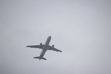 Uçak inişe yaklaşıyor.