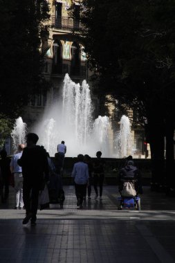 İspanya 'nın San Sebastian şehrindeki insanlar