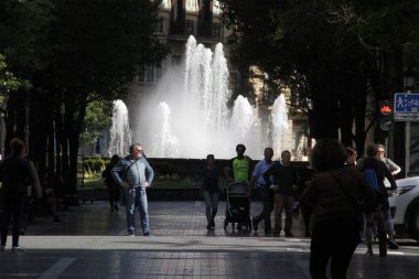 İspanya 'nın San Sebastian şehrindeki insanlar