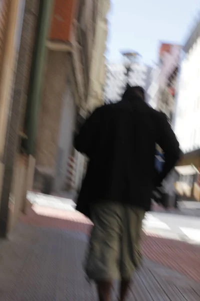 Άνθρωποι Περπατούν Στο Δρόμο — Φωτογραφία Αρχείου