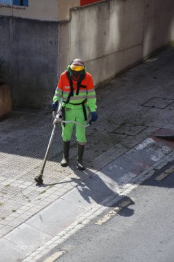Bakım işleri sokakta yapılıyor.