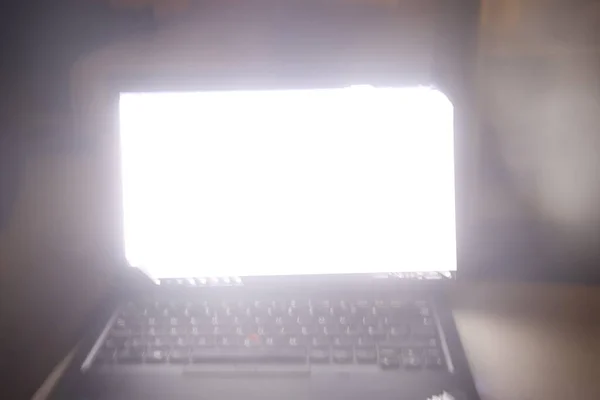 Błyszczący Ekran Laptopa — Zdjęcie stockowe