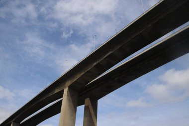 Bilbao şehrinde köprü