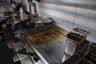 Bir restoranın mutfağı.