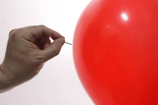 Βελόνα Κοντά Ένα Μπαλόνι — Φωτογραφία Αρχείου