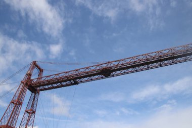 Bilbao nehri üzerindeki köprü.