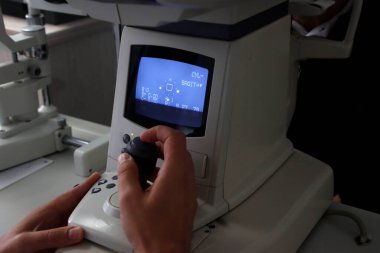 Bir optometri yapmak için makine