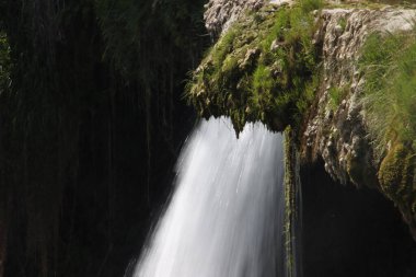 Burgos, İspanya kırsalında şelale